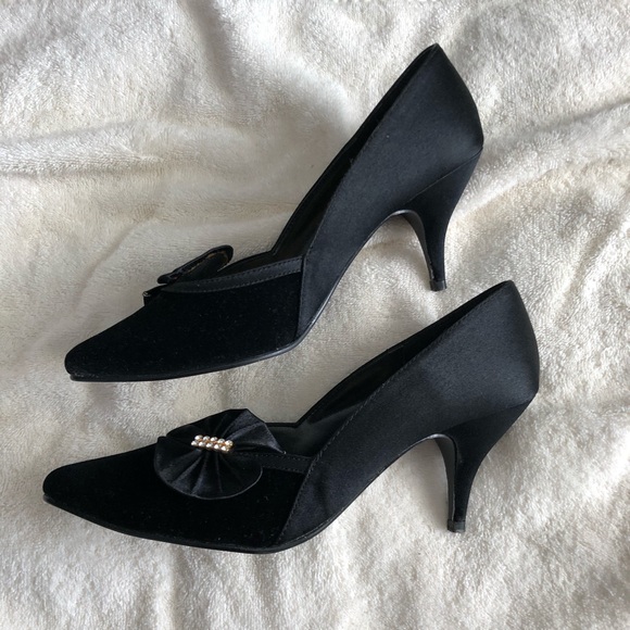 Black Satin and Velvet Heels - Picture 2 of 5
